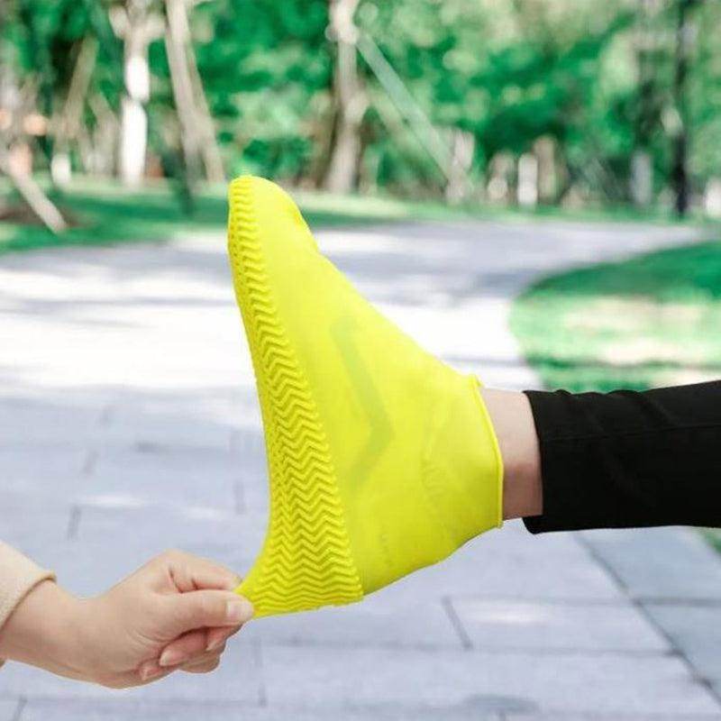 Waterproof Silicone Shoe Cover, Outdoor Non-Slip Anti Skid Waterproof Shoe Covers, Portable Rain Boots Rainproof Shoes Cover Reusable Silicone Rain Boots. (Pack of 2), Size- medium - Gardino